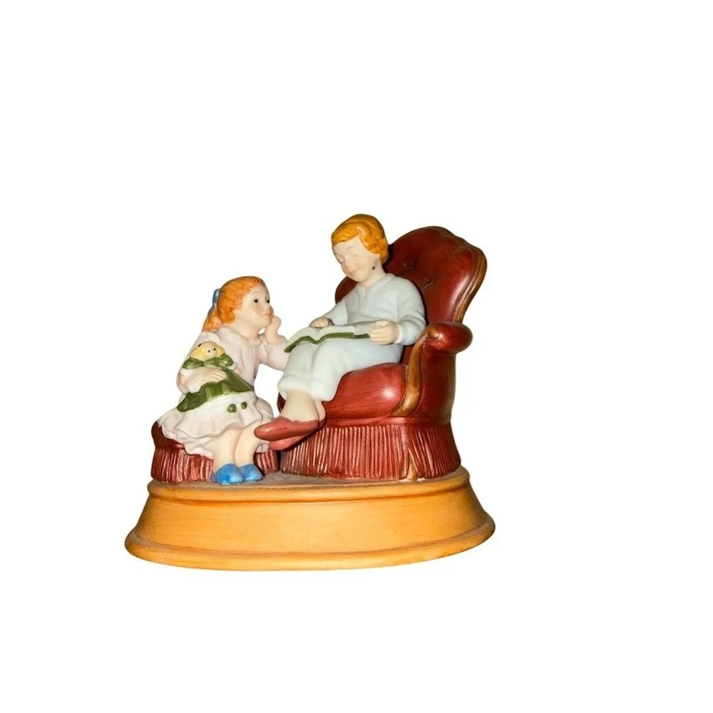 Avon Christmas Memories 1983 Enjoying the Night Before Christmas‎ Figurine